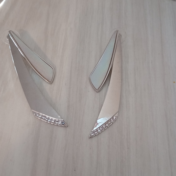 Guess Silver Tone holographic Earrings with RhinestoneStones  Women's Jewelry - Picture 4 of 14